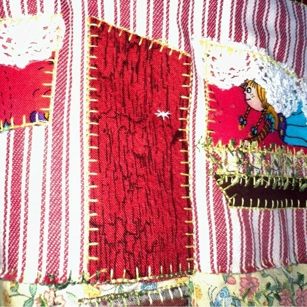 2002 HGTV Strolling down the block quilt completed with pillow 54x66